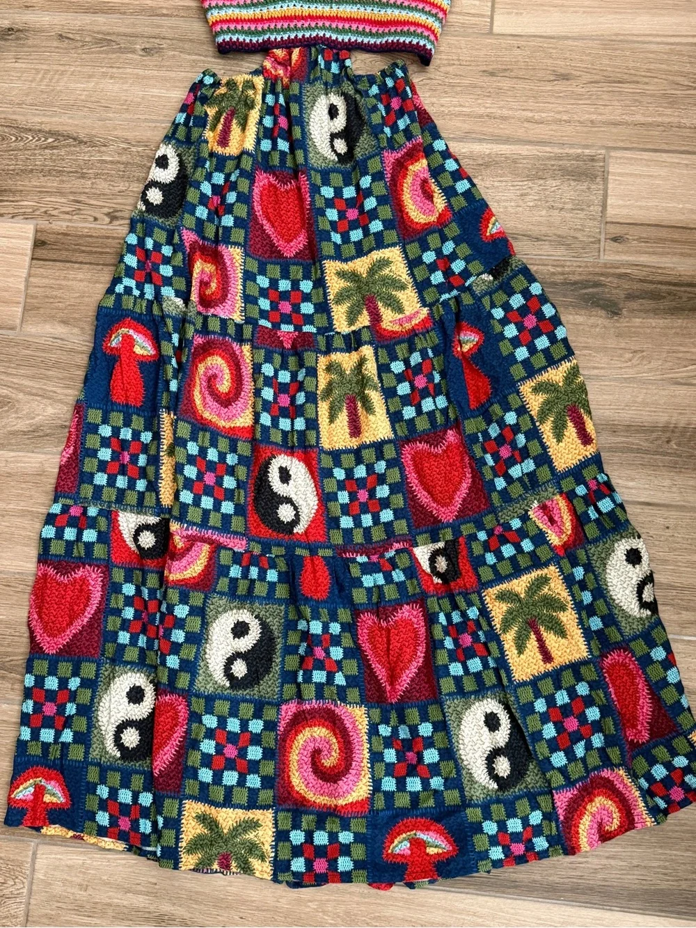 FARM Rio Patchwork Crochet Cutout Maxi Dress Yin Yang Hearts Palm Medium NWT - Picture 3 of 9